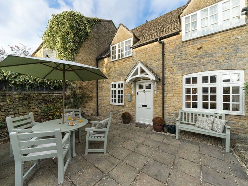 Jasmine Cottage In Bourton On The Water Gloucestershire Book