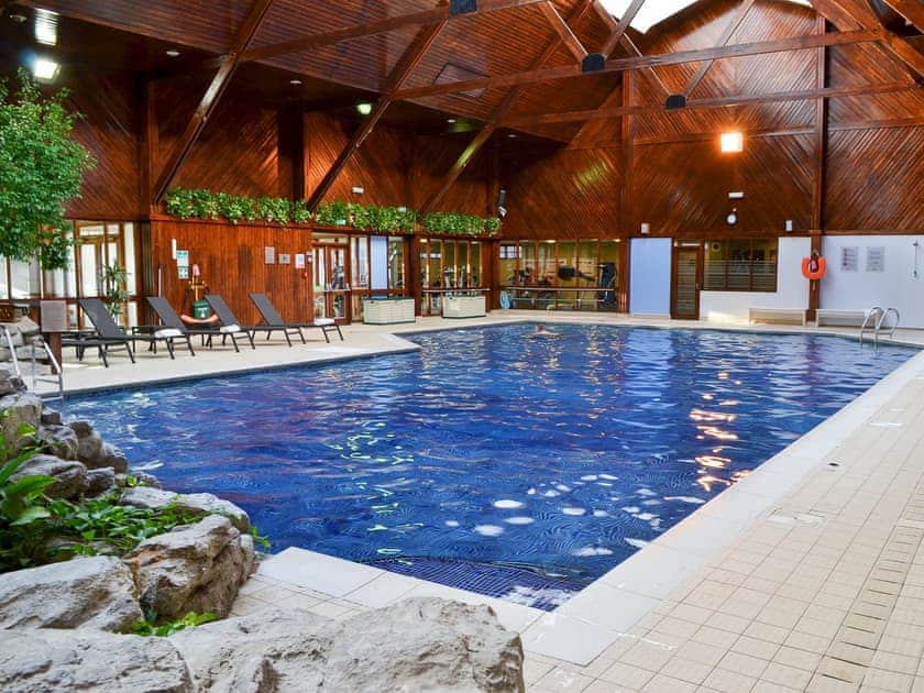Indoor swimming pool and hot tub | Aviemore Apartment, Aviemore Lodge - Spey Valley, Aviemore