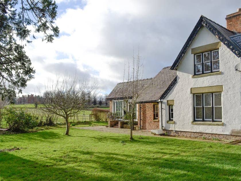 Characterful rural holiday home | Keepers Cottage, Cefn, near St Asaph