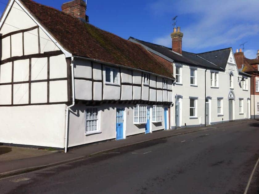 Charming 16th century beamed holiday property | Tudor Cottage Studio, Tudor Cottage - Tudor Cottages, Romsey