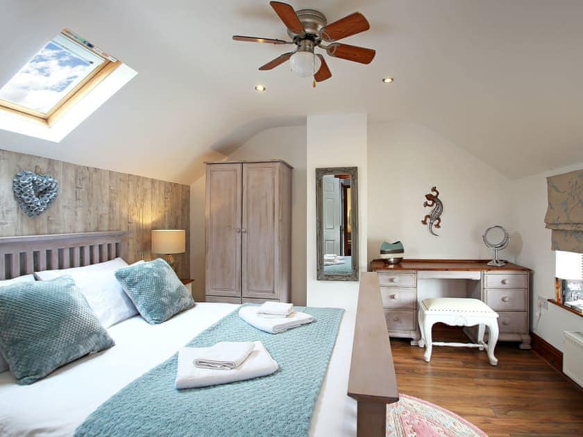 Double bedroom | 2 West Cottage - West Cottages, Forest of Dean