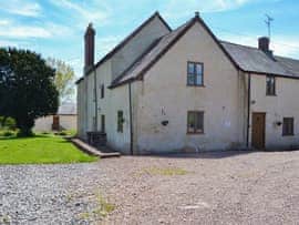 The Lowe Farmhouse - 28057, sleeps 14 in Hereford.