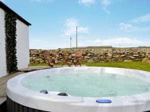 Private hot tub for 4 | Cotters Cottage - Mid Bishopton Farm Cottages, Whithorn