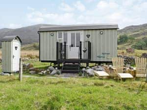 Wonderful bespoke handcrafted shepherd&rsquo;s hut | Ghillies at Riverside, Inchnadamph, near Lochinver