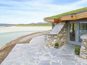 Unique detached cottage in a stunning location | Beach Bay Cottage, Carnish, Uig, Isle of Lewis