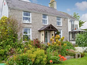 Charming, detached property | Tyn Lon, Moelfre, near Benllech