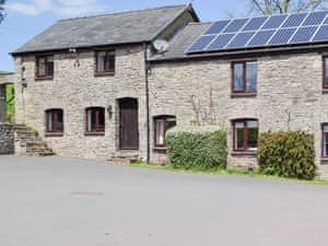 Lovely stone-built holiday home | Woodland View - Cefncoedbach Farm, Sarnau, near Brecon