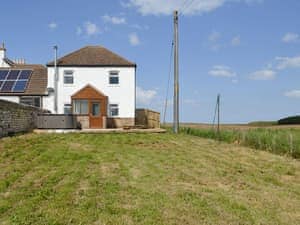 Lovely holiday home with large garden area | Granary Cottage - Metlands Farm Holidays, Bempton, near Bridlington