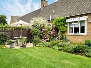 Charming holiday home  | Wren&rsquo;s Nest, Moreton-in-Marsh