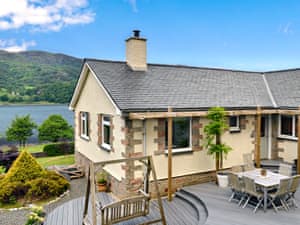 Wonderful holiday home, overlooks its own beach on Loch Riddon, part of Argyll&rsquo;s Secret Coast | Tigh-na-Creige, Colintraive