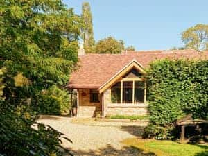 Quaint 18th-century former coach house | The Saddlery, Pen-y-Cae, near Ruabon