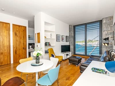 Tastefully modernised open plan living space | 42 Brewhouse - Brewhouse, Plymouth