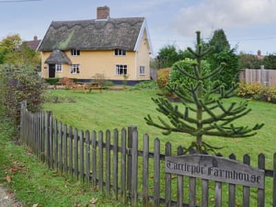 Imposing detached farmhouse | Tattlepot Farmhouse, Pulham Market, near Diss