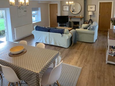 Stylish living and dining room | Rosemary Cottage, Withiel, near Bodmin