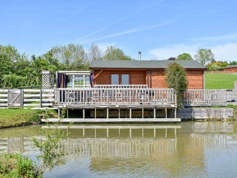 Scandinavian log cabin | Robin Lodge - Sunbrae Holiday Lodges, Stoulton, near Malvern