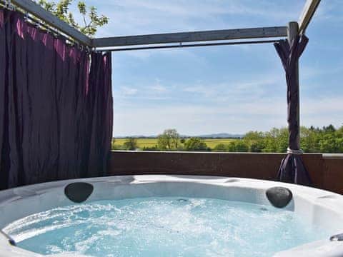 Inviting hot tub | Elderflower Lodge - Sunbrae Holiday Lodges, Stoulton, near Malvern