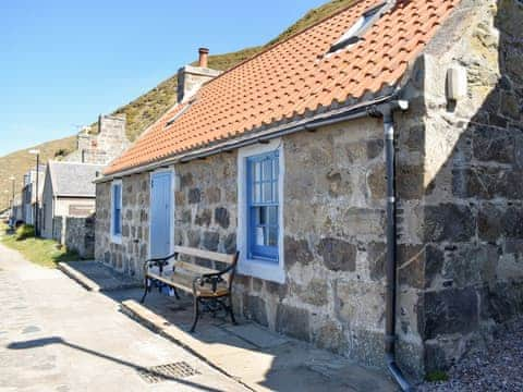 Delightful sea-front holiday home | Crovie, Crovie, Gardenstown