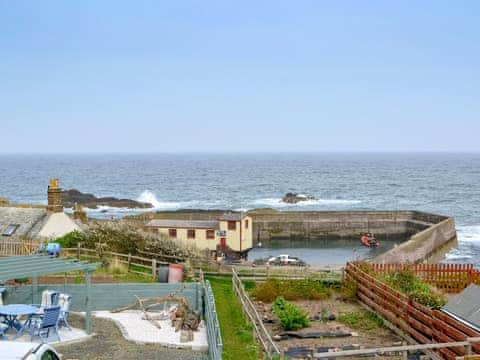 Stunning sea and harbour views from this holiday home  | Beul-An-Latha, St Abbs, near Eyemouth