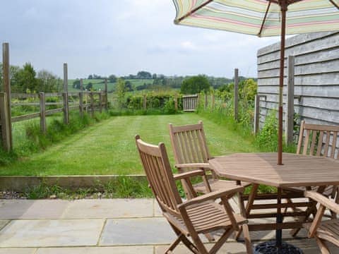 Patio area and lawned garden | Louisa&rsquo;s Cottage, Priors Dean, near Petersfield