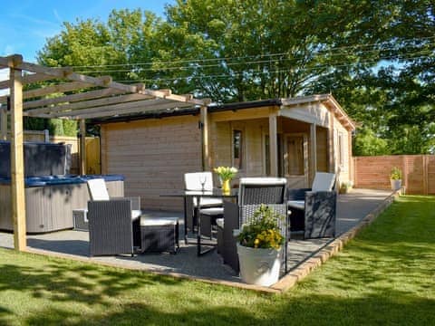 Delightful property with a hot tub | Poppy Lodge, Minster, near Ramsgate