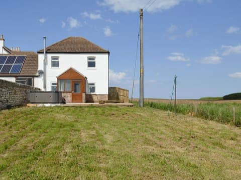 Lovely holiday home with large garden area | Granary Cottage, Bempton, near Bridlington