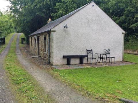 Charming single-storey holiday home | Orchard Cottage at Braidwood Castle - Braidwood Castle, Braidwood, near Carluke