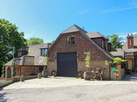 Gorgeous rural property with stunning views | Coombe Wood Coach House, Hawkinge, near Folkestone