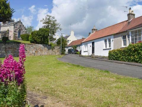 Delightful white painted single storey holiday home | Kirkview Cottage, Upper Largo, near Leven