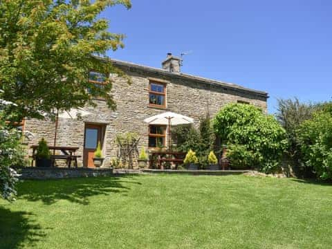 Stunning farmhouse holiday home | Ingleby Lodge, Askrigg, near Hawes