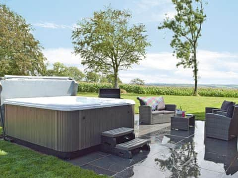 Hot tub | Swn-Y-Don, Llansteffan