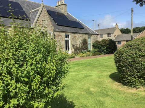 Attractive ground floor holiday apartment | Gladstone Cottage, Castletown, near Thurso