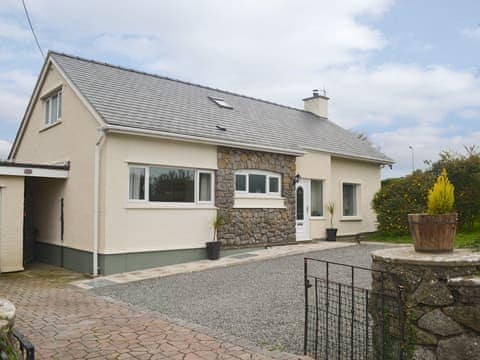 Attractive holiday home | Rosedale, Benllech, near Llangefni