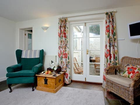 Living room with doors to the courtyard | Whitestones, Weymouth