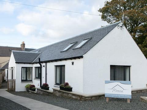 Delightful holiday home | Rossie Cottage, Auchterarder, near Gleneagles Village