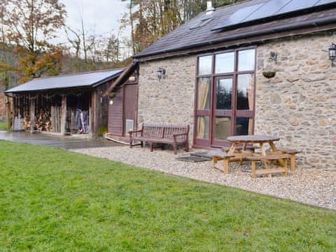 Lovely stone-built holiday home | The Hen House - Cwm Clyd, Near Llandovery