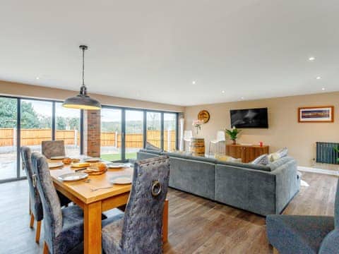 Tastefully modernised open plan living space | Paddocks View, Newbold Coleorton, near Ashby de la Zouch