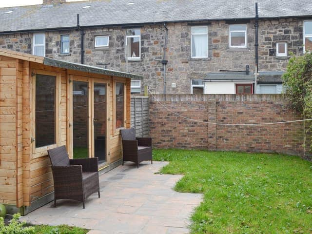 Garden with summerhouse | Lynbank, Seahouses