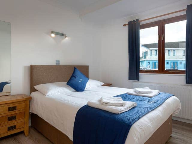 Relaxing en-suite double bedroom | Heron - Daisy Broad Lodges, Wroxham