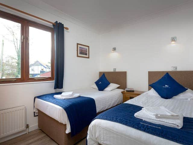 Comfortable twin bedroom | Heron - Daisy Broad Lodges, Wroxham