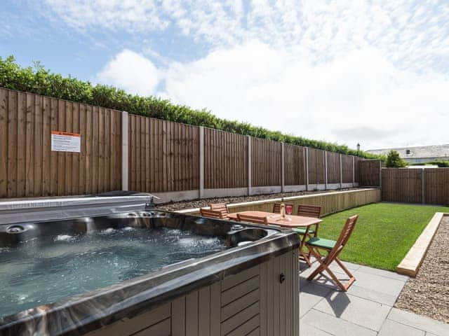 Hot tub | Beach Lodge, Winthorpe