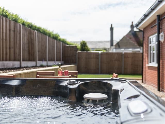 Hot tub | Beach Lodge, Winthorpe