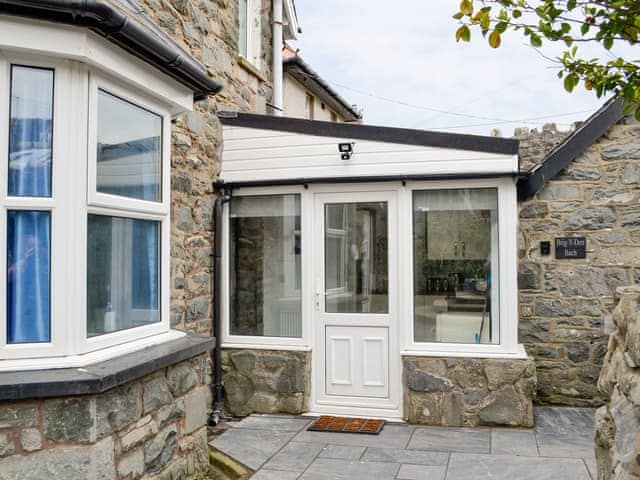 Attractive patio area and entrance | Brig-y-Don Bach - Brig-y-Don, Llanaber, near Barmouth