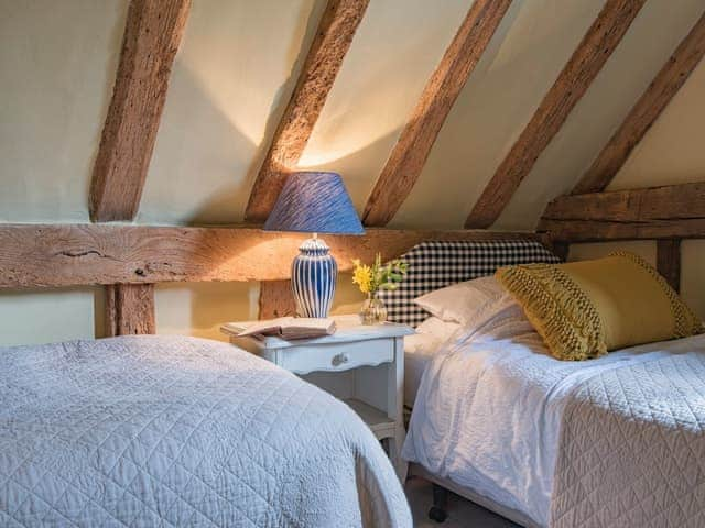 Twin bedroom | Woolhouse Barn, Hunton