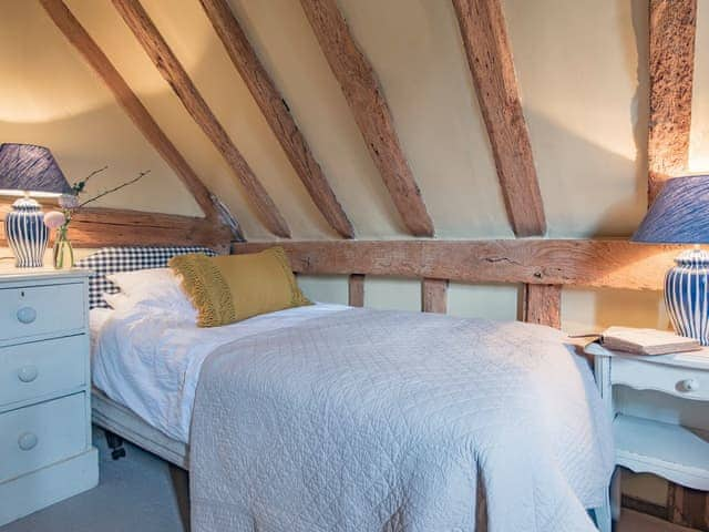 Twin bedroom | Woolhouse Barn, Hunton