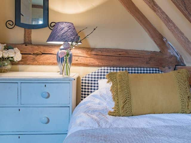 Twin bedroom | Woolhouse Barn, Hunton