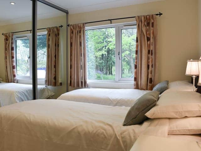 Twin bedroom | The Lodge - Trecan Farm Cottages, Lanreath, near Looe