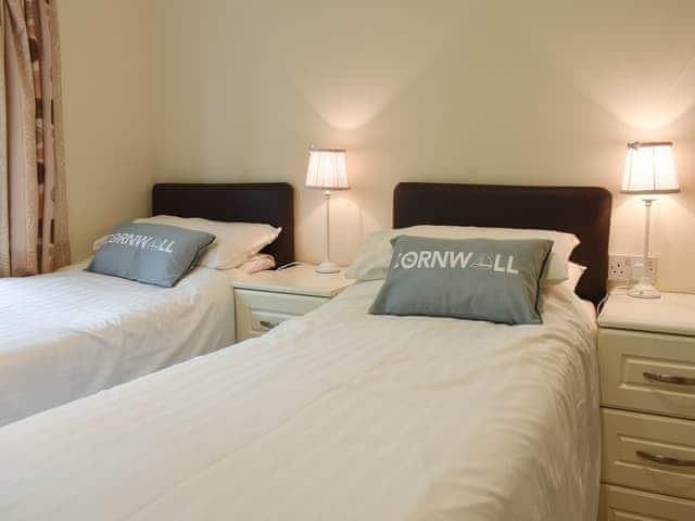 Twin bedroom | The Lodge - Trecan Farm Cottages, Lanreath, near Looe