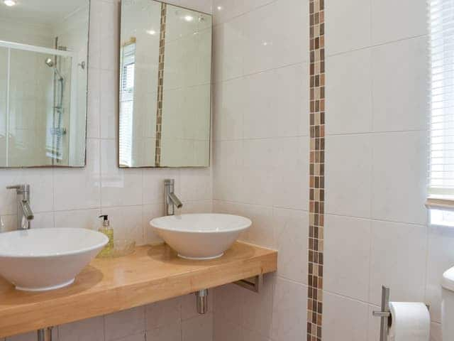 Bathroom | The Lodge - Trecan Farm Cottages, Lanreath, near Looe