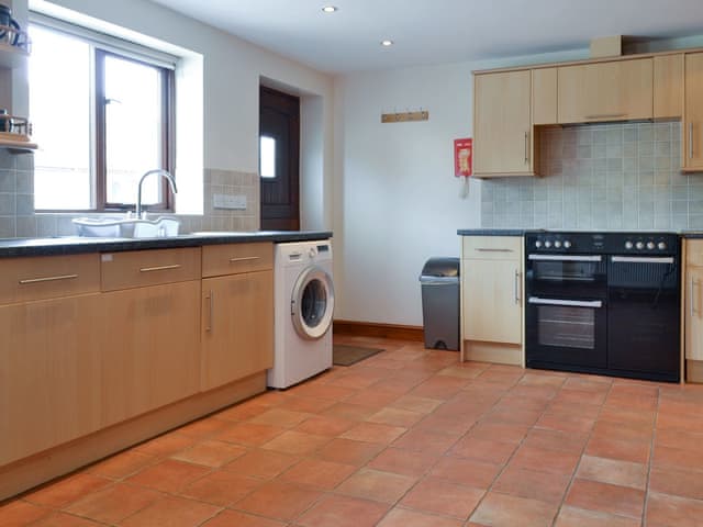 Well-equipped fitted kitchen | Pond Cottage - Moor Farm Stable Cottages, Foxley, near Fakenham