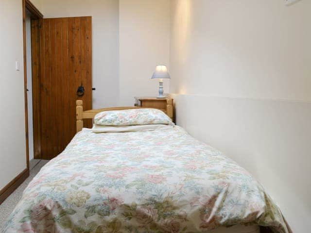 Cosy second single bedroom | Pond Cottage - Moor Farm Stable Cottages, Foxley, near Fakenham